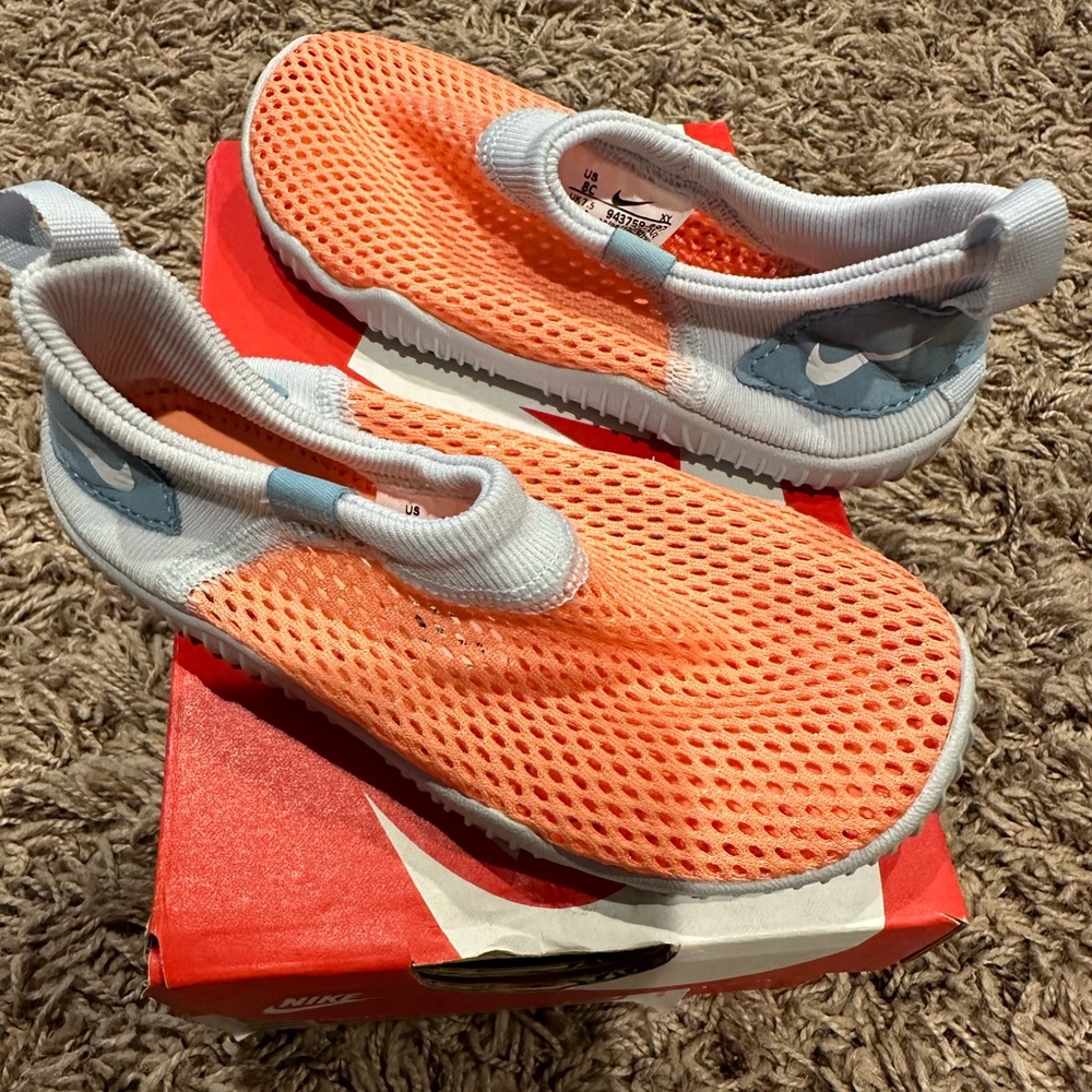 New Nike Aqua Sock Shoes